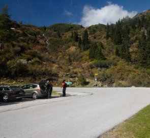 Malé neplacené parkoviště v sedle Solk Pass