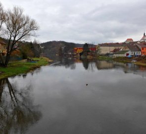 Pohled z mostu v Dolních Kounicích