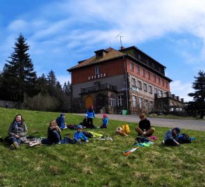 Oblast Bílého Kříže - za námi starý opuštěný hotel Kysuca už na Slovensku