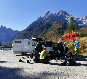 Parkoviště v údolí Fiscallina v Sextenských Dolomitech