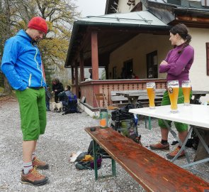 Čepovaný Weissbier u chaty Berggaststätte Wimbachschloss