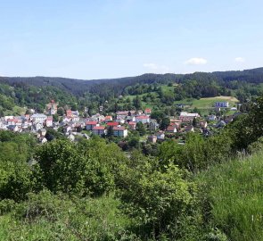 Pohled na Bečov z panoramatické stezky