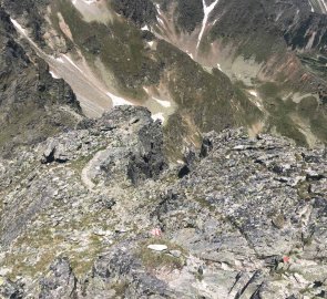 Kamenitý hřeben z Gr. Bösenstein na Sonntagkarspitze 2 350 m n. m.