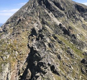 Kamenitý hřeben z Gr. Bösenstein na Sonntagkarspitze 2 350 m n. m.