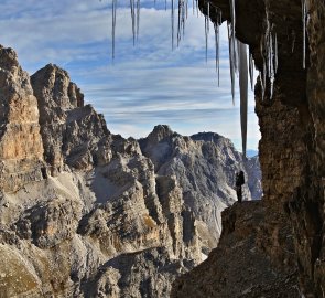 Very narrow and exposed ramp Passagio in Cengia