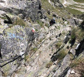 Řetězy na kamenitém hřebínku směrem na Sonntagkarspitze 2 350 m n. m.