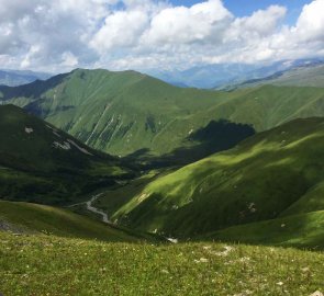 4 den - výhledy z bezejmenného vrcholu na Svanetie treku