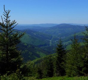 Pohled do údolí, ve kterém jsou Kouty nad Desnou