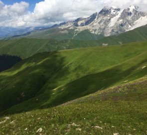 4 den - výhledy z bezejmenného vrcholu na Svanetie treku