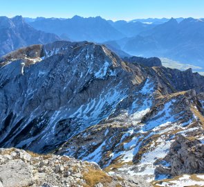 Traversing the eastern face of the Bärenkarmauer