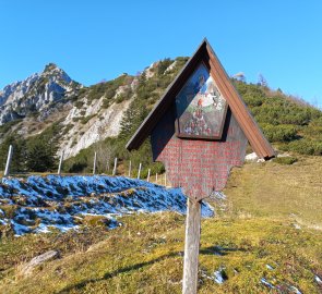 Memorial to the pilgrims crossing the Arlingsattel