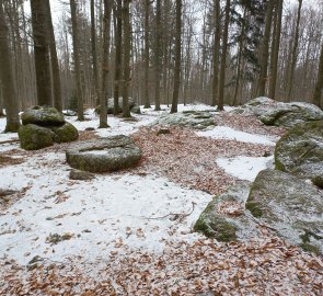 Kamenný oltář a trůn velekněze