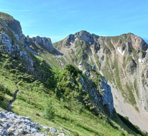 Traversing the west face below Sandkogel