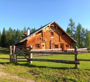 Ostermaiβalm v ranním slunci