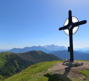 Frommerkogel (1883 m), v pozadí Dachstein