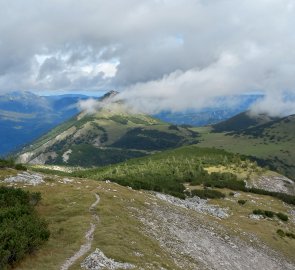 Zatahuje se