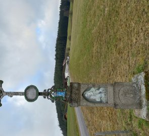 Cross on the way to the farm