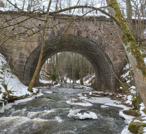 Railway bridge in front of Bílek