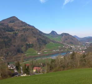 Hrad Losenstein - pohled přes řeku Enns