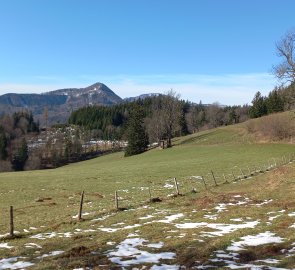 The path through the meadows to Hochstaff