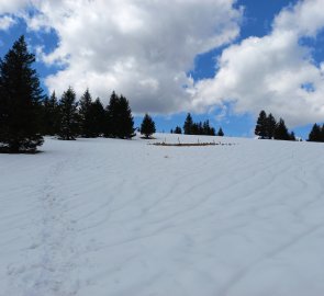 Snow-covered plains below the Reisalpe peak