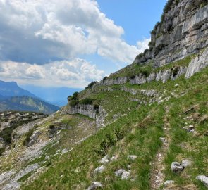 Traverse under the Mittagkogel