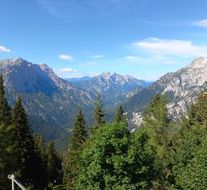 Výhled z terasy Ennstaler Hütte