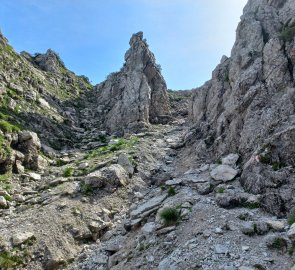 A more exposed place behind the saddle