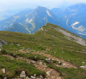 The beginning of the descent, the pointed mountain is Bosruck