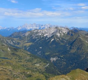 Dachstein v pozadí, před ním Lungauer Kalkspitze