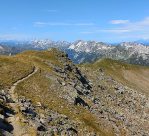 The descent and the mountains above Obertauern