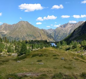 Descent to Lake Lacken