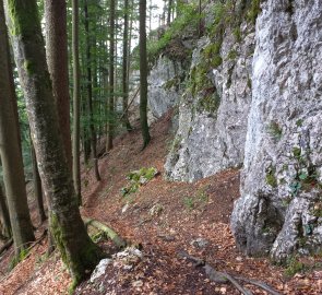 The path leads under the rock