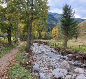 The path along the stream back to Donnersbachwald