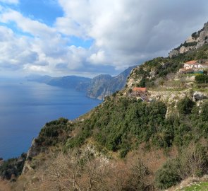 Continuation of the trail behind Colle Serra