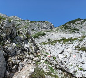 Cesta vede na hranu Laglmauer