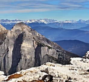 Výhled na Dolomity od chaty Pedrotti