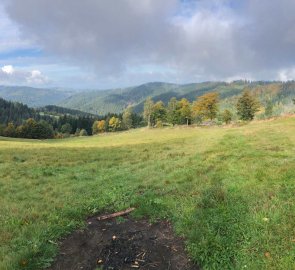 From Solán take the red road towards the Kotlová mountain