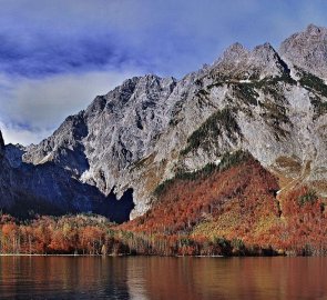 Cestou lodí po jezeře Königsee do osady St. Barholomä - na fotce vlevo