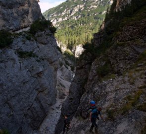 Back view into the gorge