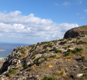 Opuštěné domy po cestě k vrcholu na horu Monte Monaco 532 m n. m.