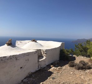 Profitis Elias, poutní místo nad Tripiti beach