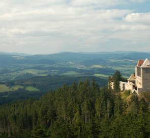 Pohled na hrad Kašperk z Pustého hrádku