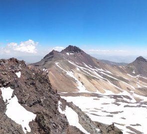 Všechny čtyři vrcholy sopky Aragats