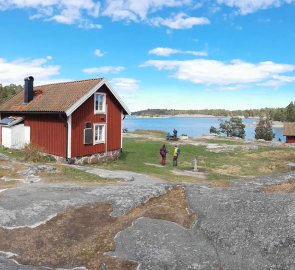 We arrive at Ramsviken Bay, where there is a barbecue area