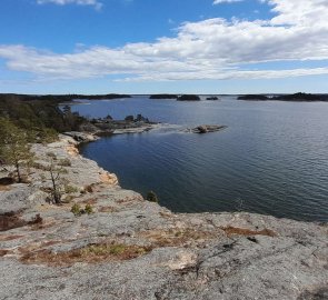 After these rocks we descended to a small peninsula