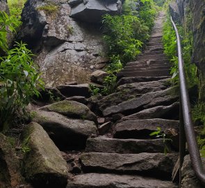 Steep stairs to the bottom of the Vlčí jámy