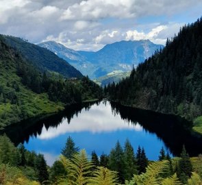 Jezero Hüttensee a Grimming