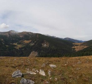 Hlavní hřeben Seckauských Taur a hřeben, po kterém vedla naše cesta