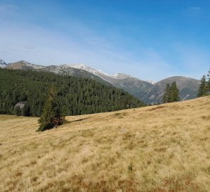 First views of the Seckauské Taurus during the climb up the meadow